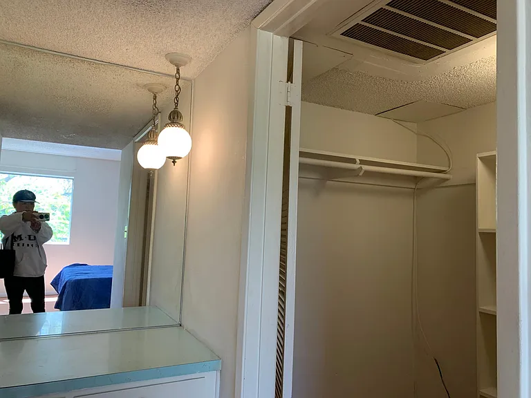 1033 Cordova St #12 — Photo 13