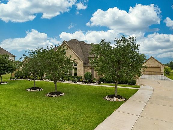 3rd image of 3941 Sunset Terrace Dr