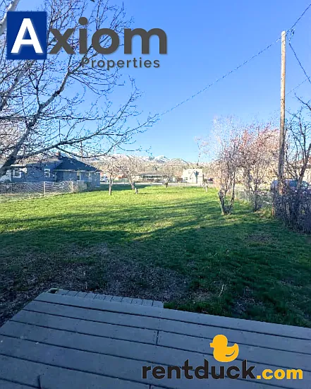 3 bedroom 1 bathroom home with large fenced yard! — Photo 5
