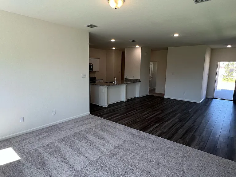 752 Richmond Dr — Photo 11