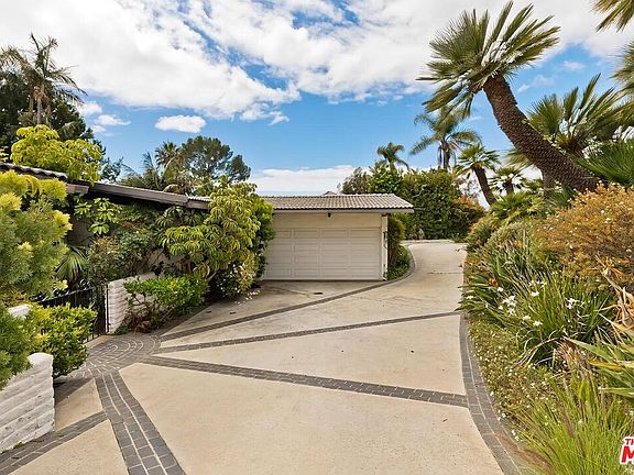 2nd image of 956 Linda Flora Dr