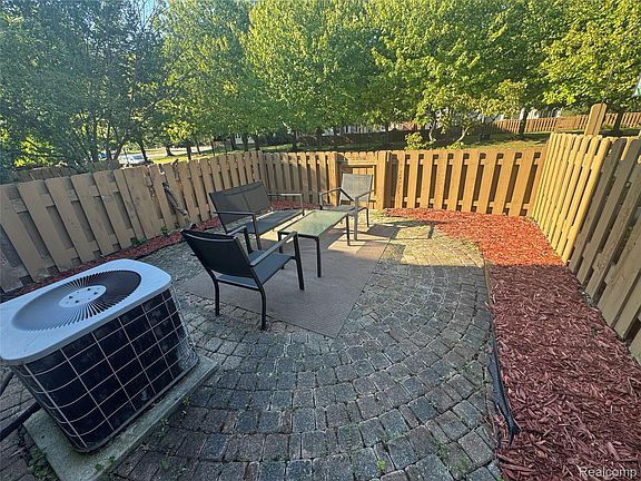 3rd image of 1764 Brentwood Dr