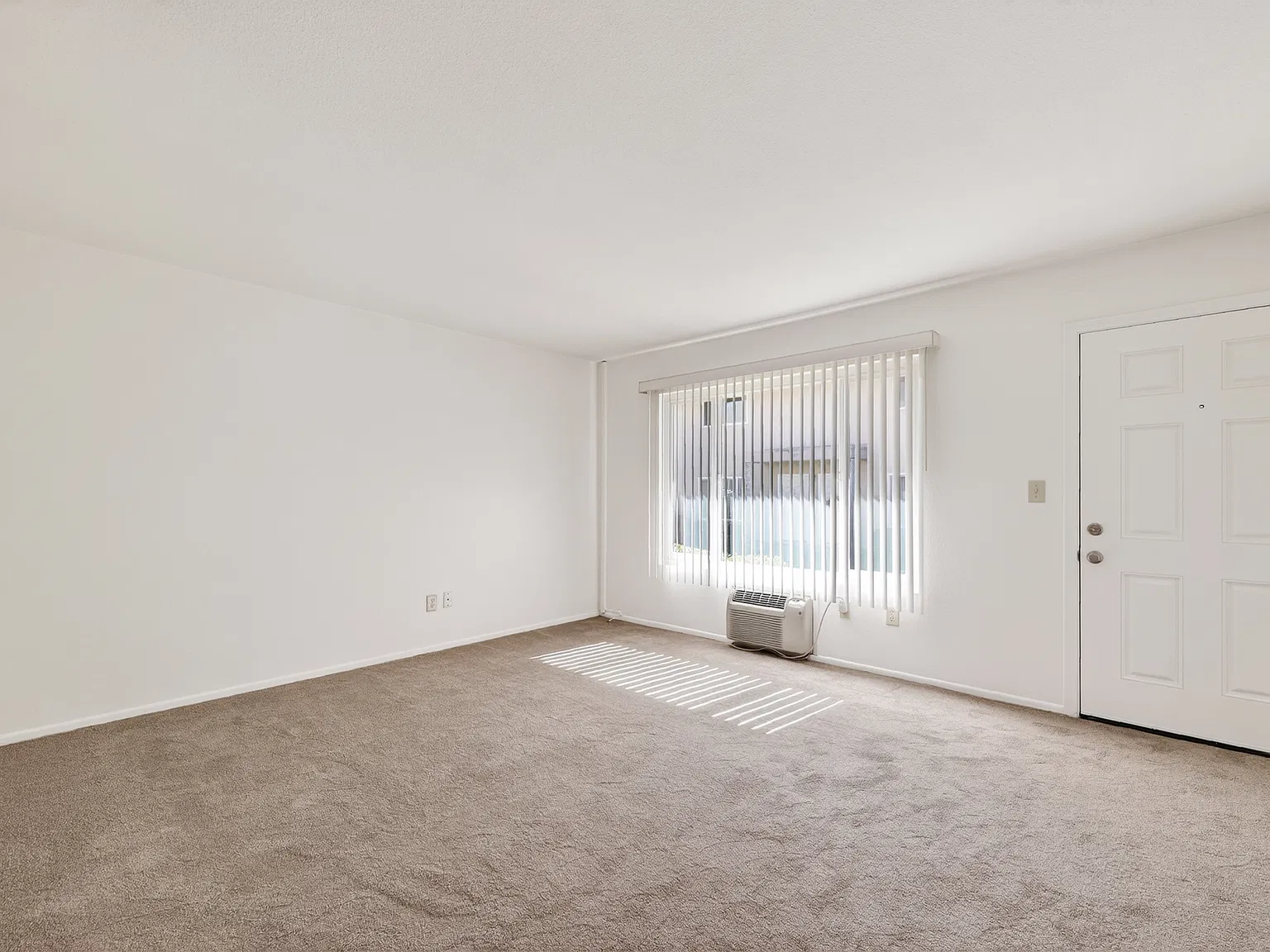 Monteclaire Apartments — Photo 2