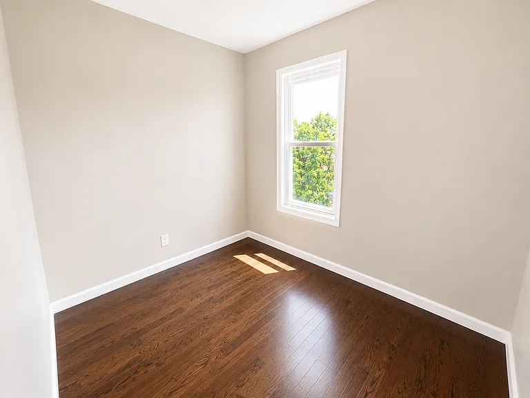 21 Chelsea Ave — Photo 8