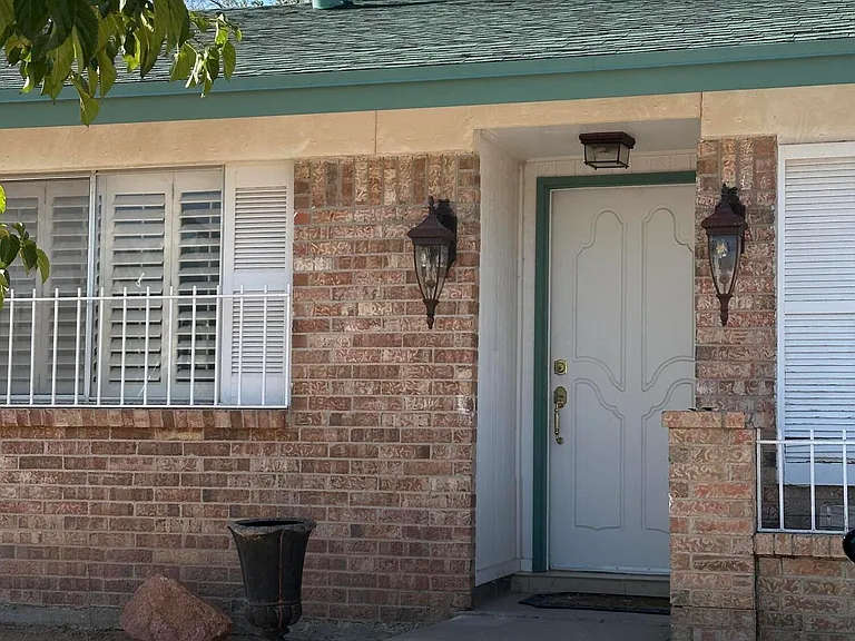 3518 Breckenridge Dr — Photo 2