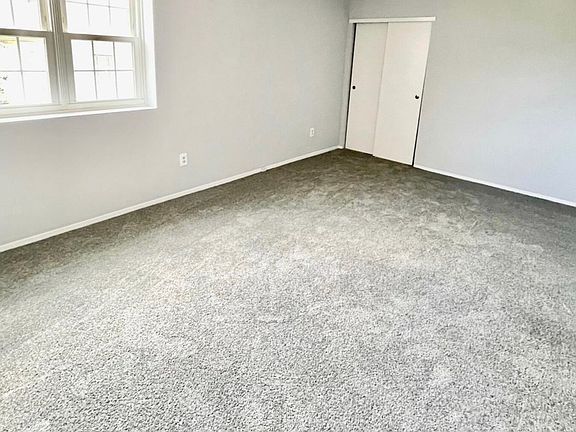 3rd image of 85 Elmwood Park Dr APT 5