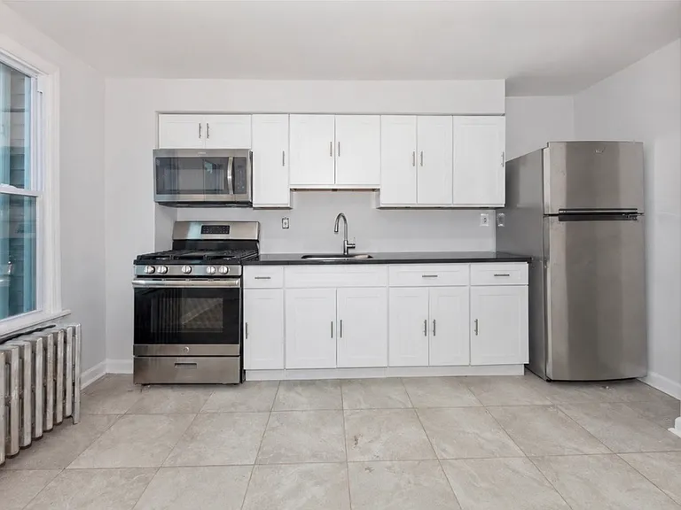 38 Tompkins St #2 — Photo 3