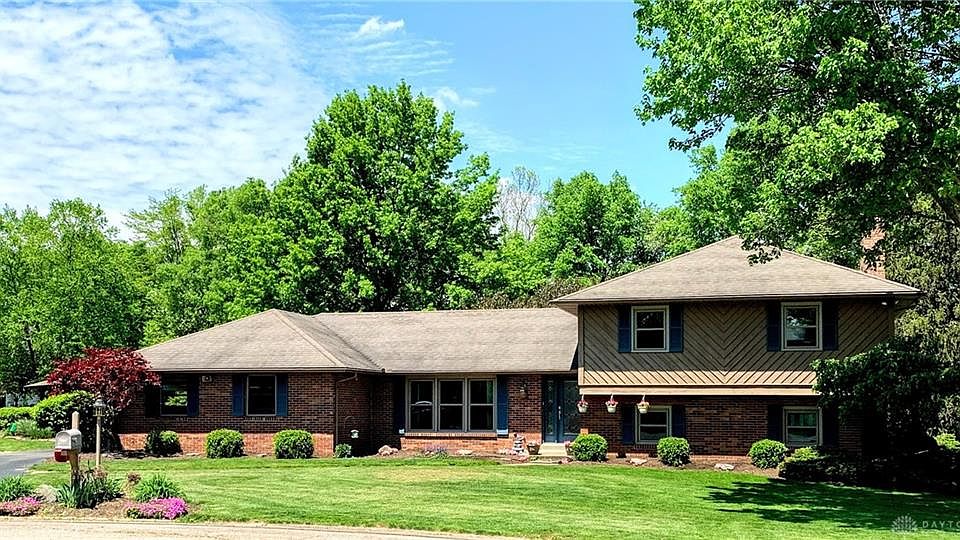 1st image of 645 Oakwood Ct