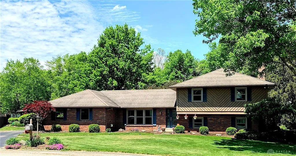 645 Oakwood Ct photo 1