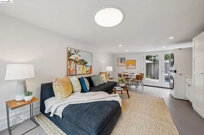 3 bed, 2079 sqft, $5,100 — Photo 3