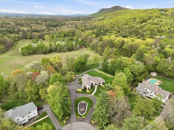 33 Labrie Ln, Holyoke, MA 01040