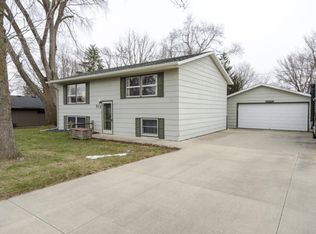 317 Pinecrest Ct SW, Pine Island, MN 55963
