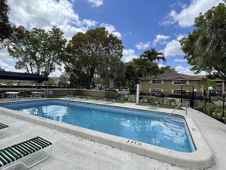 2642 Riverside Dr #2642 — Photo 4
