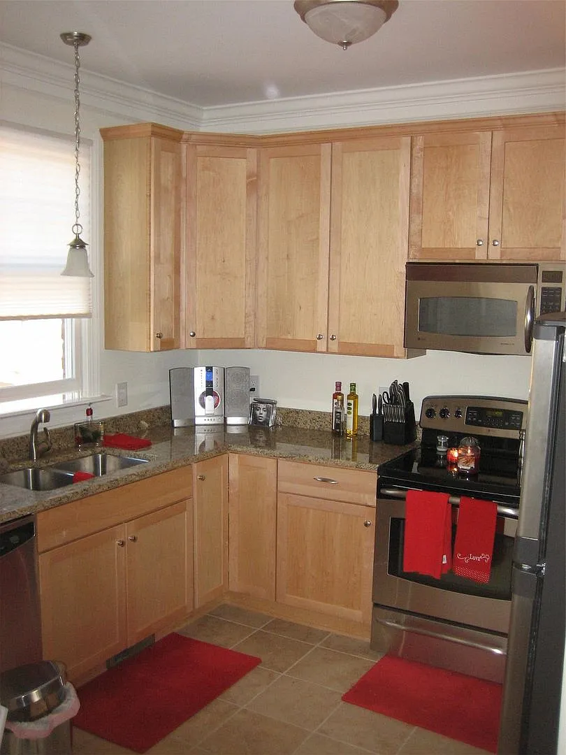 118 Finsbury In Popular Davis Park- 1 Free Month Of Rent! — Photo 2