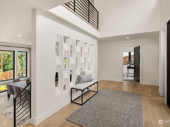 3rd image of 9905 111th Avenue NE