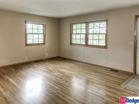 4th image of 9835 Evans St