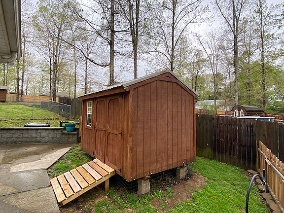 3rd image of 1015 Pin Oak Dr