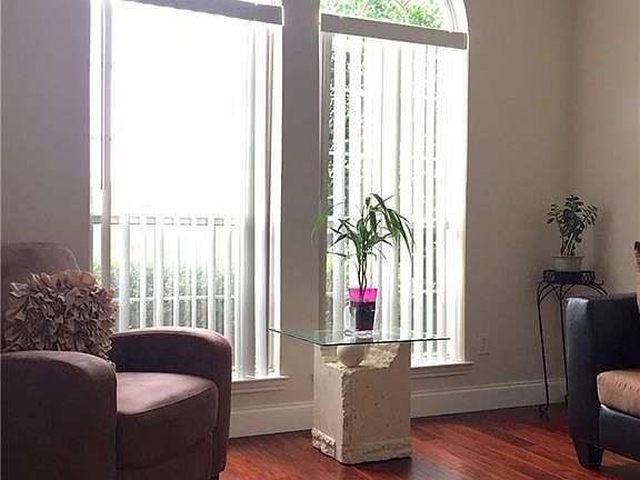 4th image of 2545 Persimmon Dr