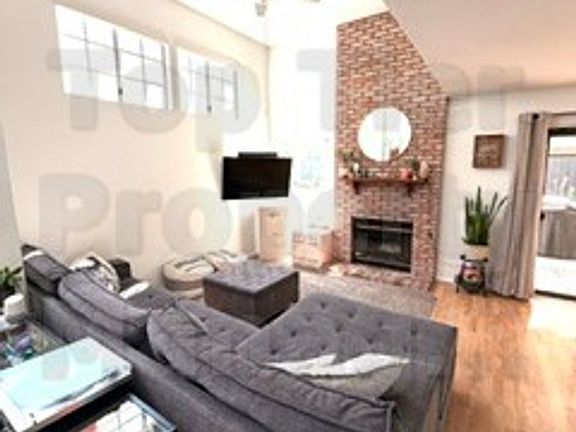 3rd image of 4271 Esperanza Way