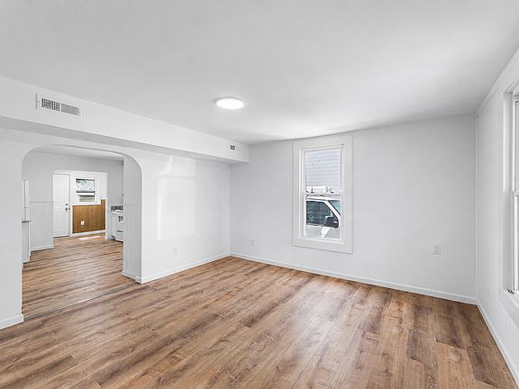 2nd image of 702 Hughlett St