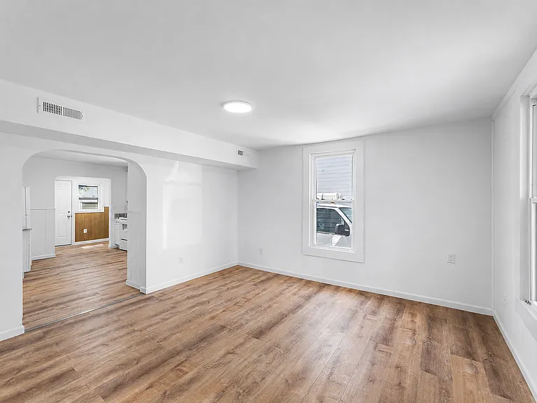702 Hughlett St — Photo 2