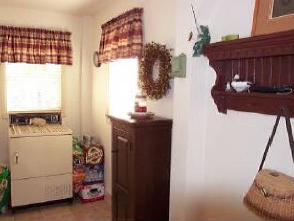 3rd image of 2538 Lake St