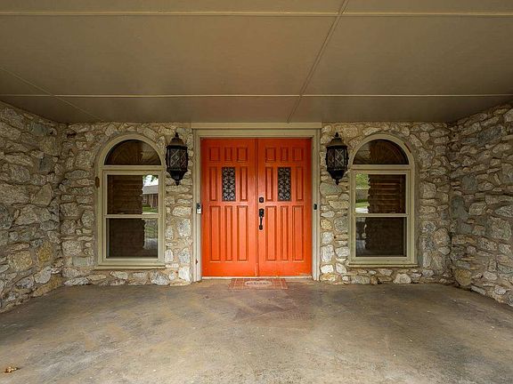 2nd image of 1909 Lake View Dr