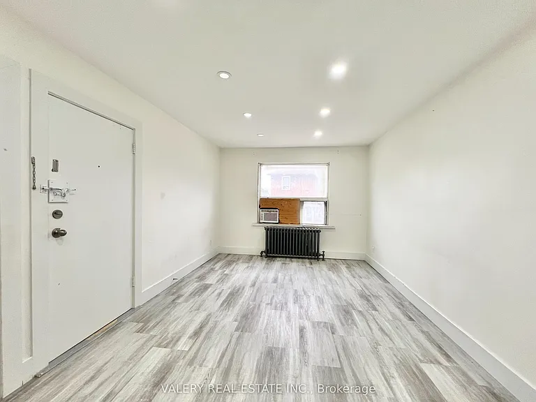 15 Stavebank Rd N #4 — Photo 9