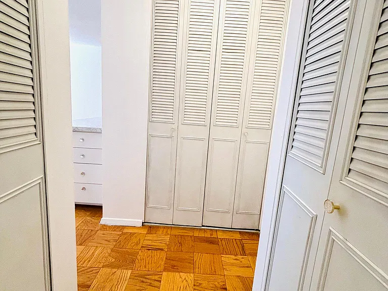 480 Halstead Ave #4R — Photo 7
