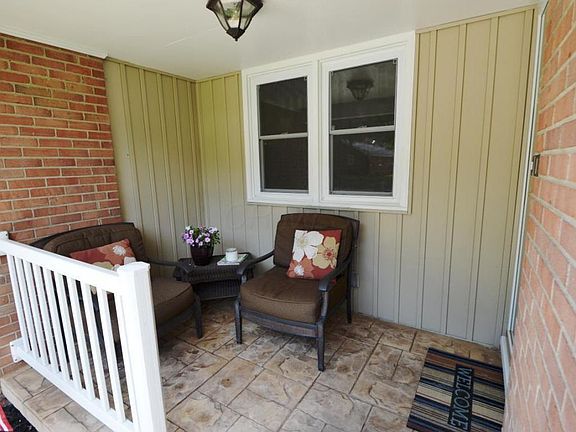 4th image of 293 Scott Dr
