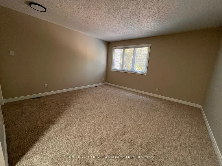 189 Homestead Cres #8 — Photo 6