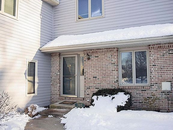 2nd image of 702 Pinebrooke Cir #1