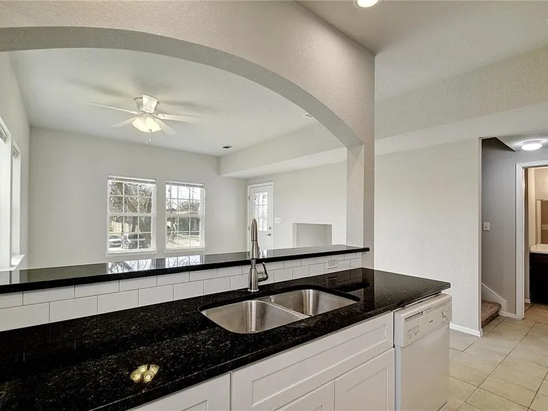 2206 Pennsylvania Ave #1 — Photo 2