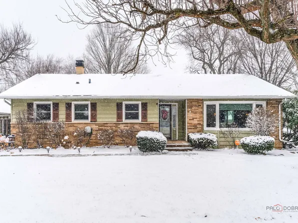 525 Ash St, Libertyville, IL 60048