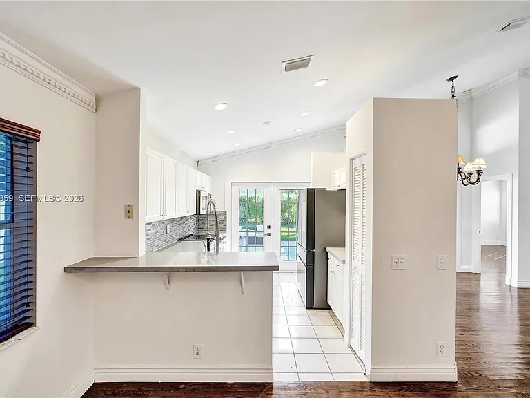 658 Stanton Dr — Photo 24
