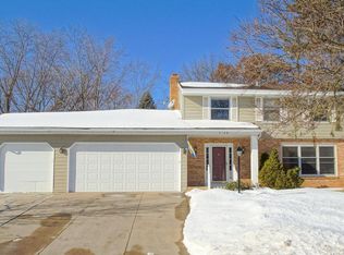 7100 Montrose Rd, Woodbury, MN 55125
