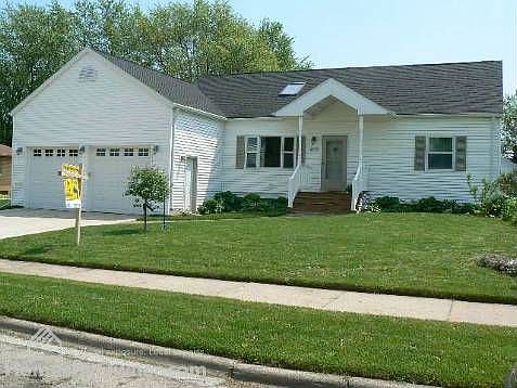 2nd image of 405 E 16th St