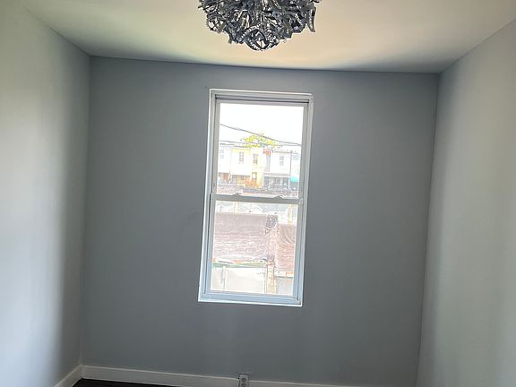 5th image of 1115 N Lakewood Ave