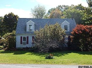 3 Glenwood Rd, Troy, NY 12180