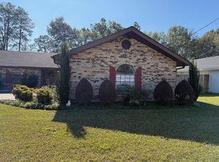 526 Country Club Dr, Picayune, MS 39466