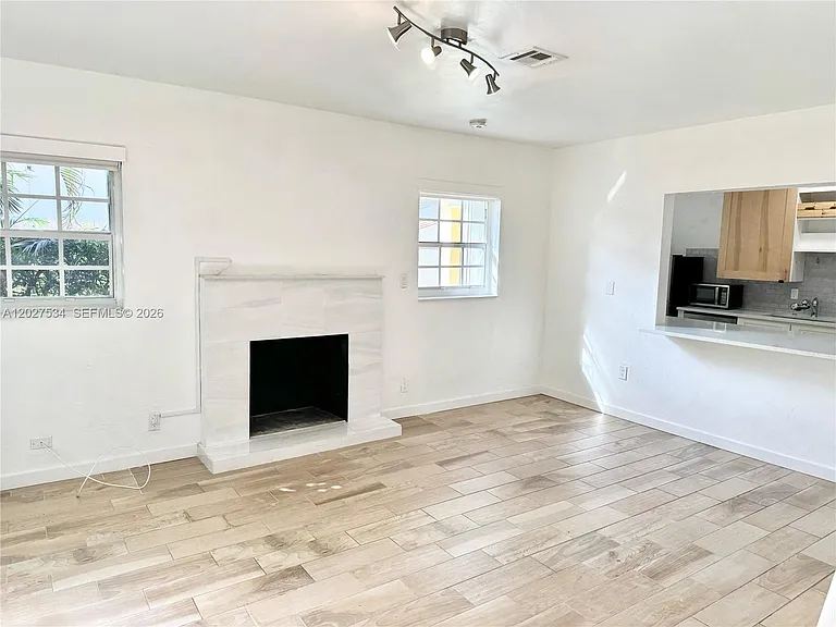 406 SE 11th Ct #2 — Photo 2