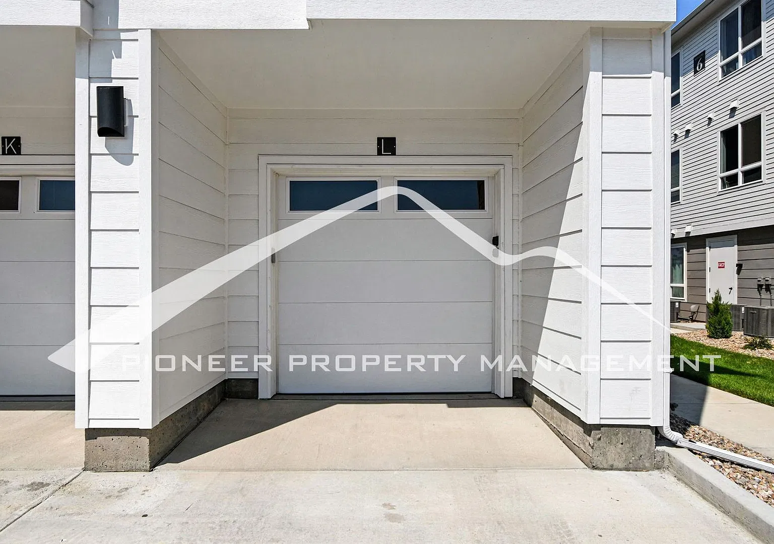 Stunning Condo with Washer/Dryer and Central AC — Photo 3