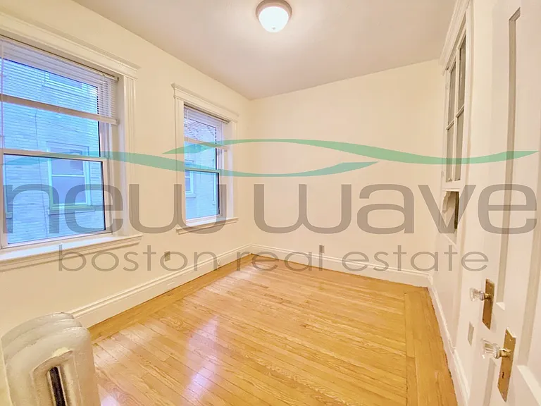 32 Queensberry St #6 — Photo 6