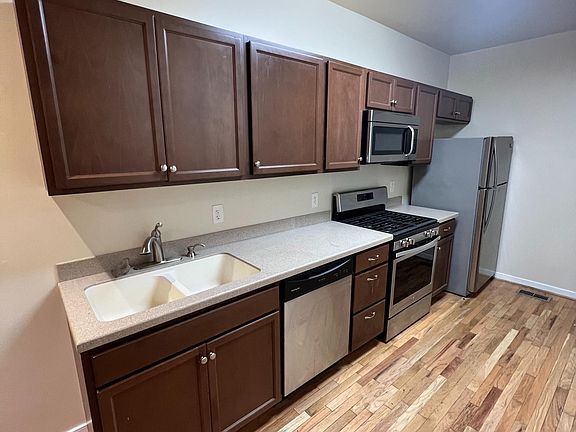 4th image of 1910 Parkwood Ave #B