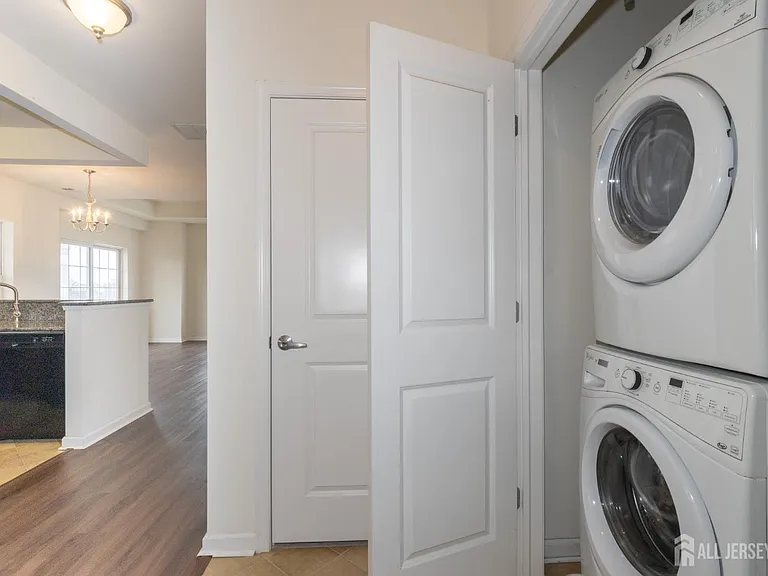 541 E Celebration Way — Photo 8