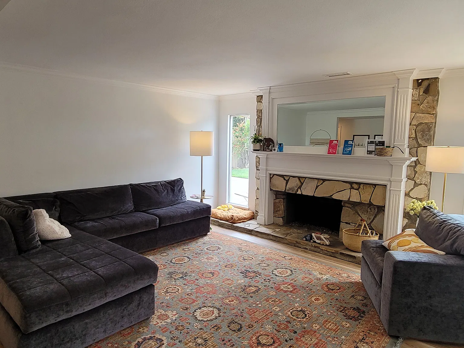 4 bed, 2153 sqft, $6,200 — Photo 3