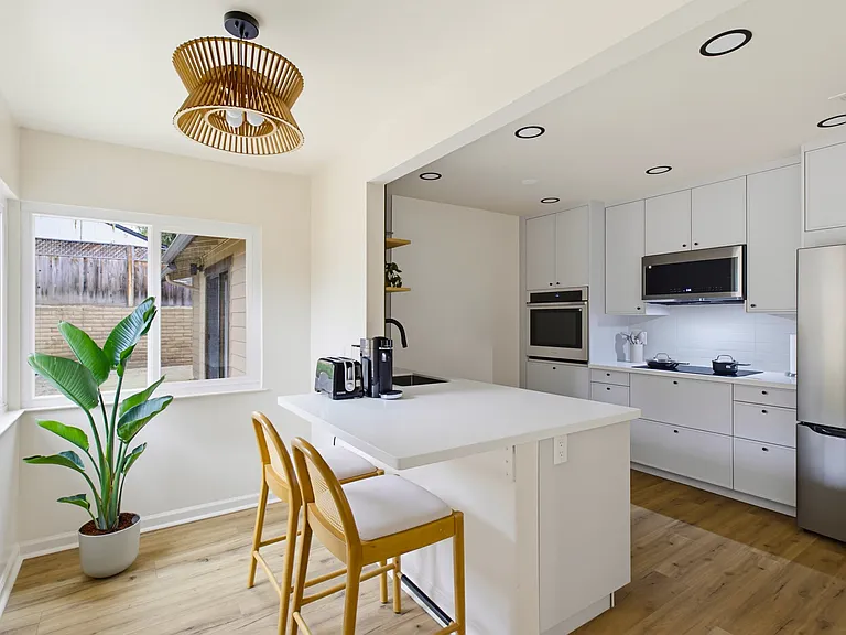 Brand-new modern kitchen with terrace view (Pic 2)