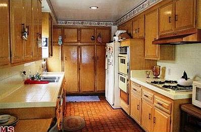 3rd image of 3492 Maplewood Ave