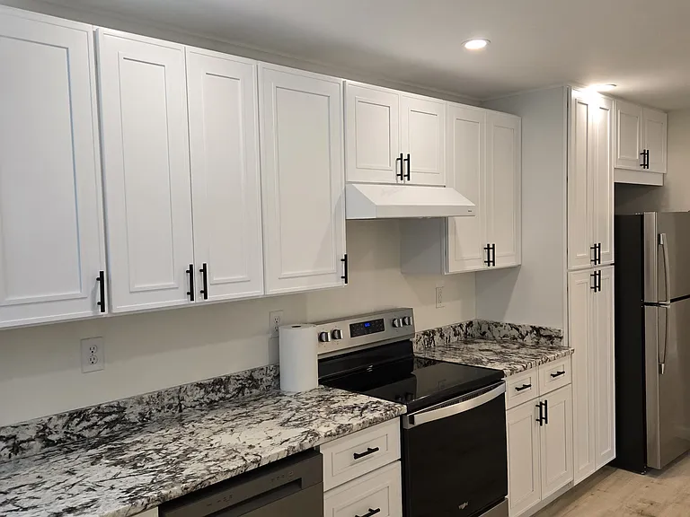 108 S Dixon Ave — Photo 12