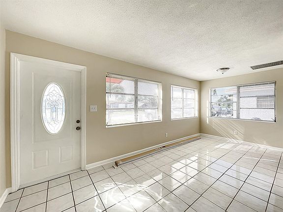 4th image of 1301 SW Avenue C Place